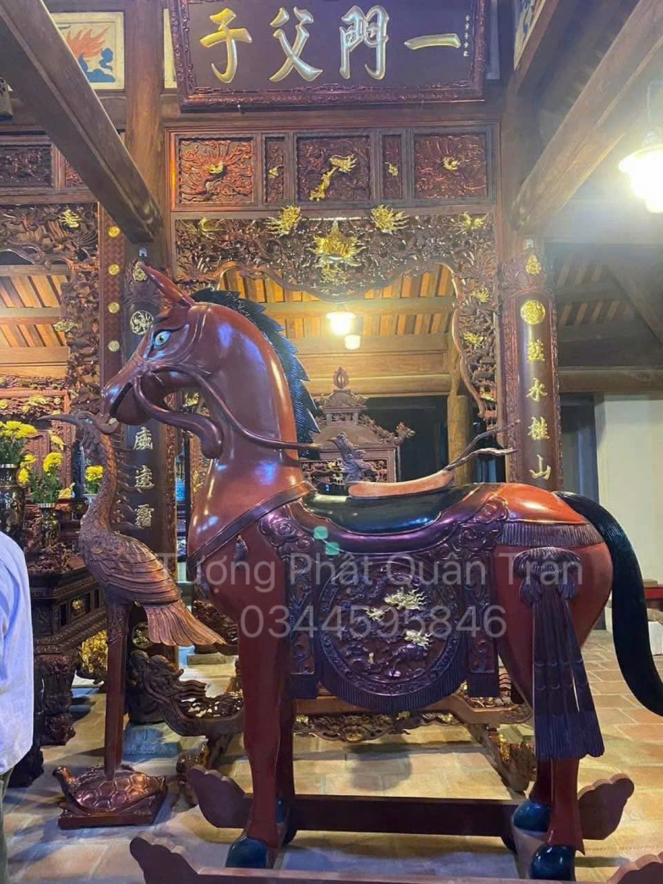 ngưa-tho-go-mit-son-son-thep-vang