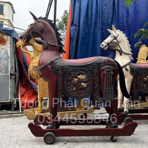 ngưa-tho-go-mit-son-son-thep-vang